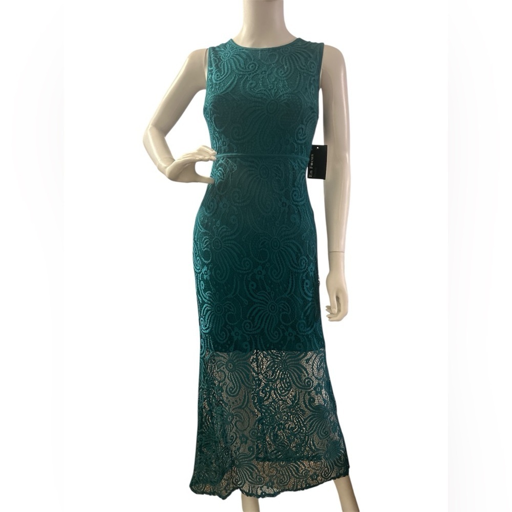 NWT Enfocus Mermaid Cut
Green Lace Maxi Dress